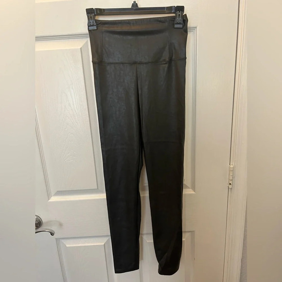 ! Wilfred Free by Aritzia Womens Daria High Waisted Vegan Leather Leggings… - Picture 4 of 7